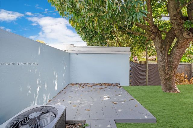 1239 SW 22nd Ave, Miami, FL 33135