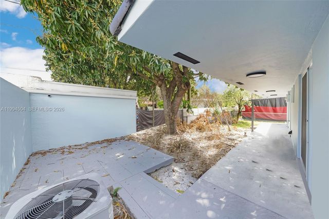 1239 SW 22nd Ave, Miami, FL 33135