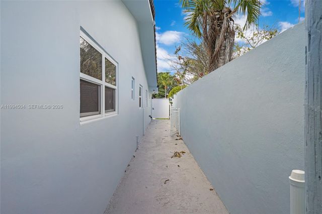 1239 SW 22nd Ave, Miami, FL 33135