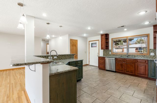 7121 Lisa Court NE, Albuquerque, NM 87110