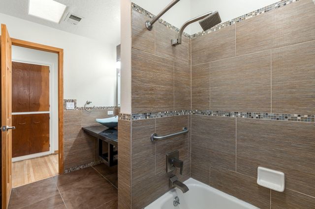 7121 Lisa Court NE, Albuquerque, NM 87110