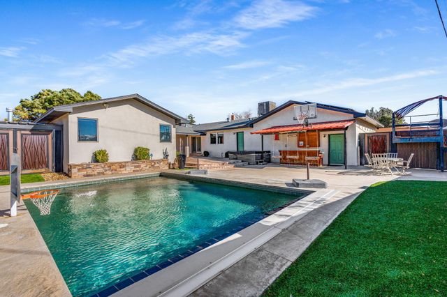 7121 Lisa Court NE, Albuquerque, NM 87110