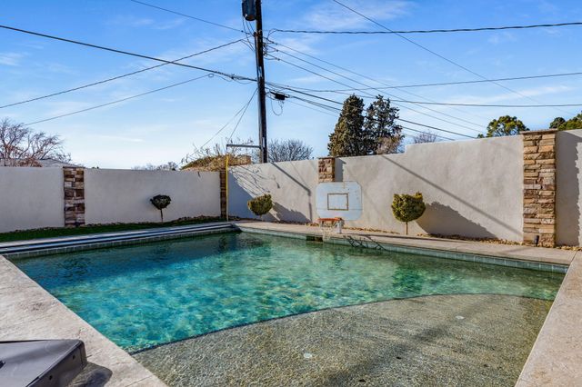 7121 Lisa Court NE, Albuquerque, NM 87110