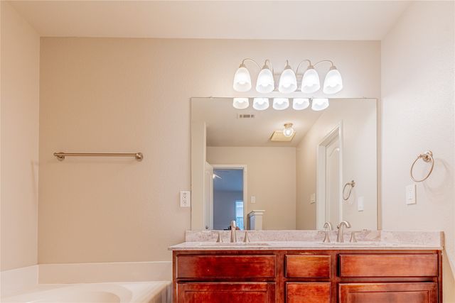 801 Deedee Creek Drive, Euless, TX 76040
