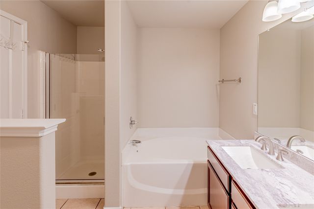 801 Deedee Creek Drive, Euless, TX 76040