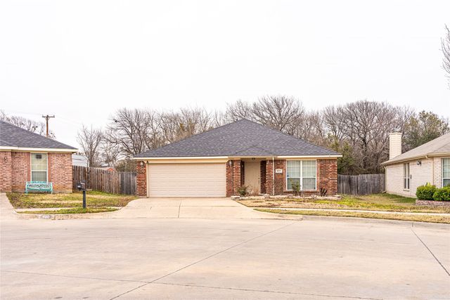 801 Deedee Creek Drive, Euless, TX 76040