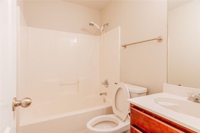 801 Deedee Creek Drive, Euless, TX 76040