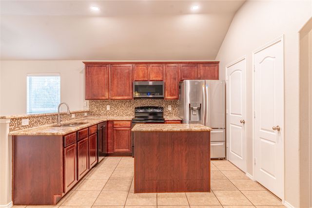 801 Deedee Creek Drive, Euless, TX 76040