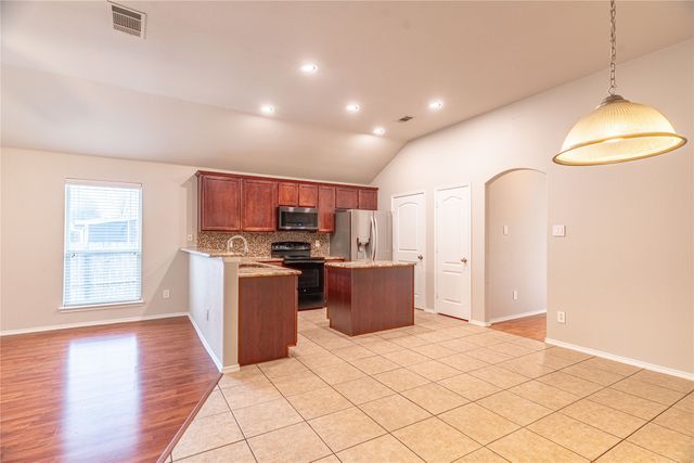 801 Deedee Creek Drive, Euless, TX 76040