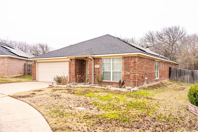 801 Deedee Creek Drive, Euless, TX 76040