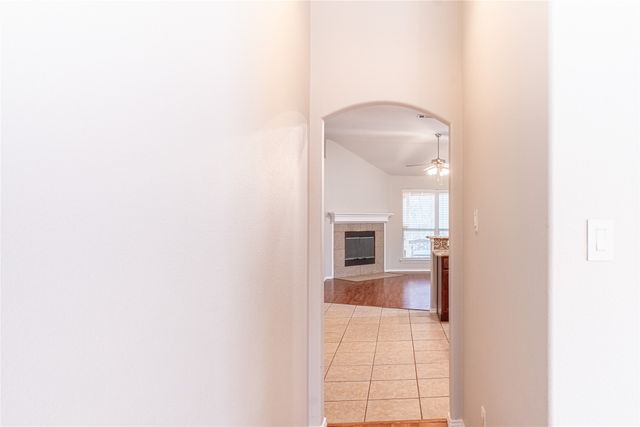 801 Deedee Creek Drive, Euless, TX 76040