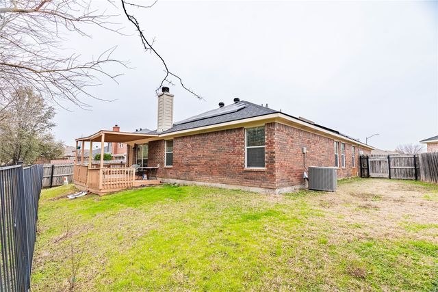 801 Deedee Creek Drive, Euless, TX 76040