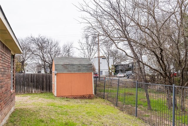 801 Deedee Creek Drive, Euless, TX 76040