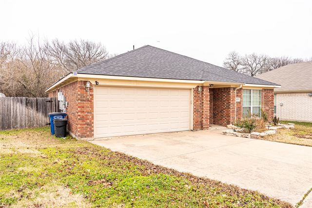 801 Deedee Creek Drive, Euless, TX 76040