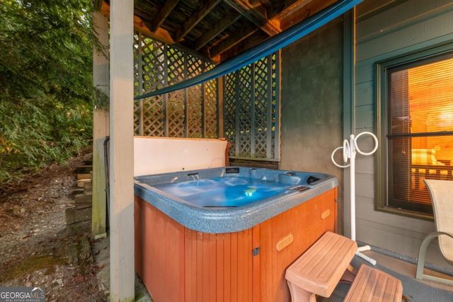 709 Laurel Creek Trail, Blue Ridge, GA 30513