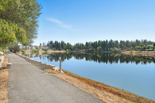 527 S Shelley Lake Ln, Veradale, WA 99037