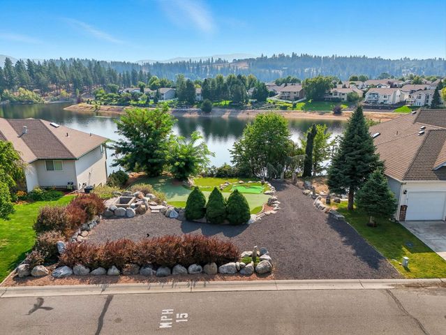 527 S Shelley Lake Ln, Veradale, WA 99037