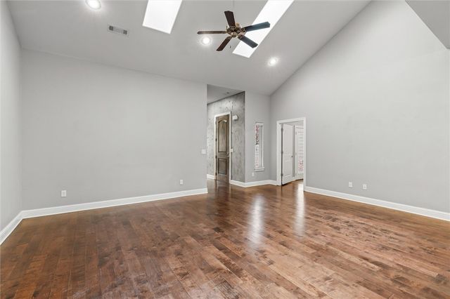 2007 S Dixieland Road B, Rogers, AR 72758