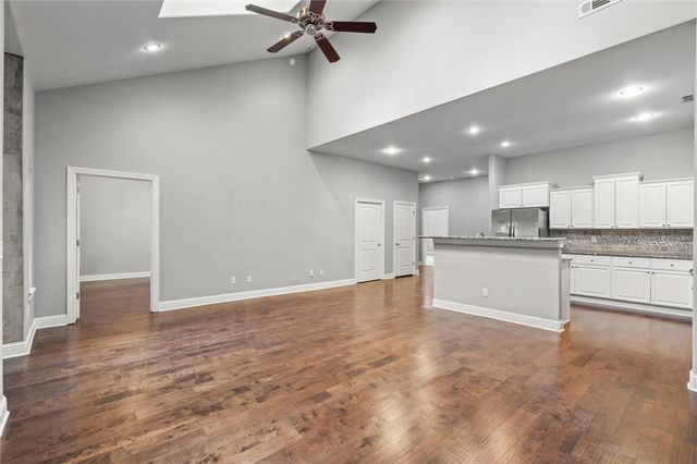 2007 S Dixieland Road B, Rogers, AR 72758