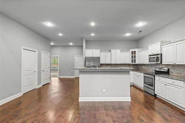 2007 S Dixieland Road B, Rogers, AR 72758
