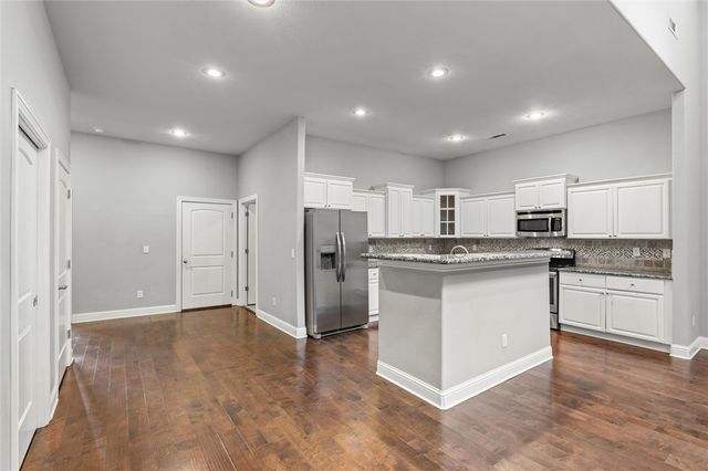 2007 S Dixieland Road B, Rogers, AR 72758