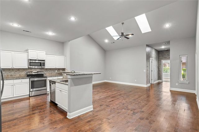 2007 S Dixieland Road B, Rogers, AR 72758