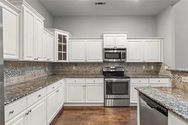 2007 S Dixieland Road B, Rogers, AR 72758