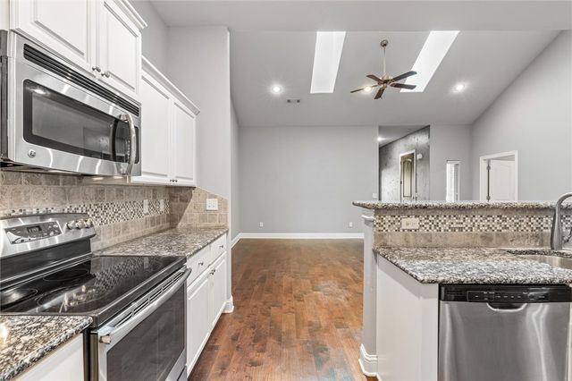2007 S Dixieland Road B, Rogers, AR 72758