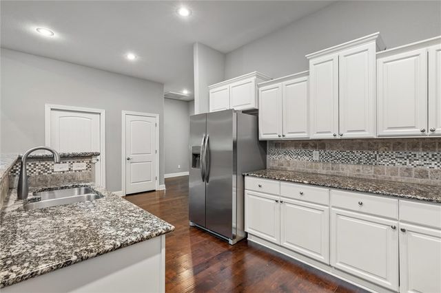 2007 S Dixieland Road B, Rogers, AR 72758
