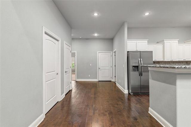 2007 S Dixieland Road B, Rogers, AR 72758