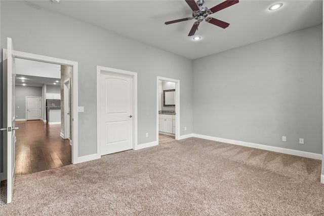 2007 S Dixieland Road B, Rogers, AR 72758