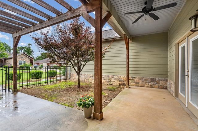 2007 S Dixieland Road B, Rogers, AR 72758