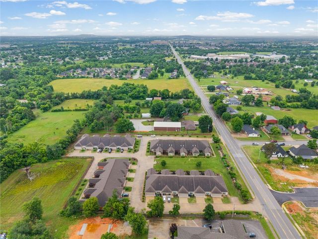 2007 S Dixieland Road B, Rogers, AR 72758