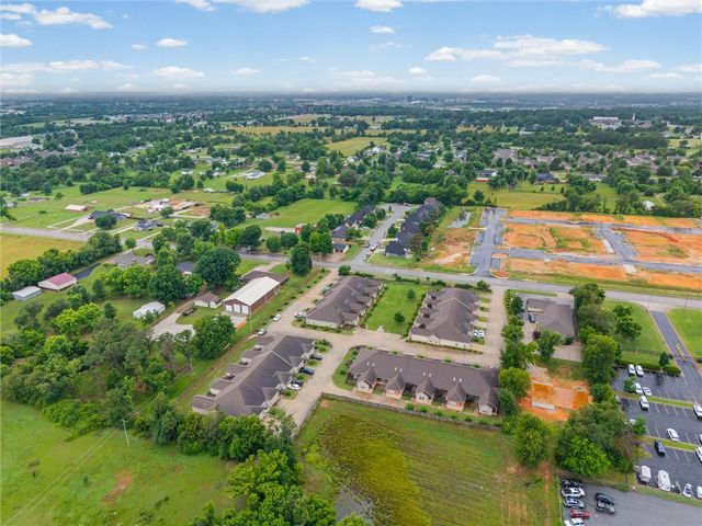 2007 S Dixieland Road B, Rogers, AR 72758