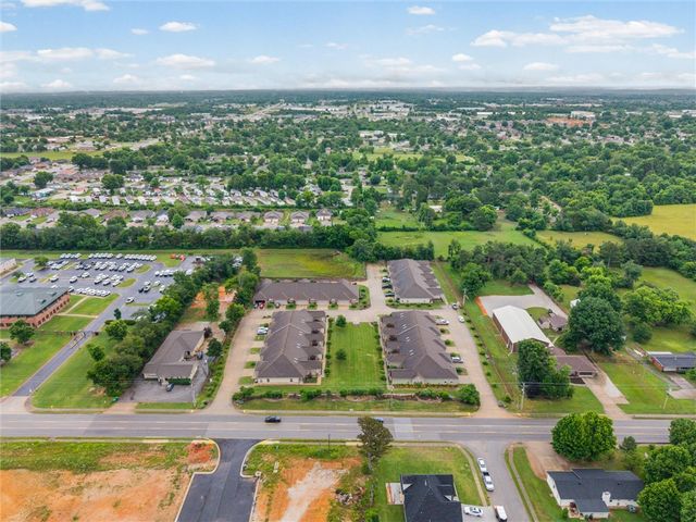 2007 S Dixieland Road B, Rogers, AR 72758