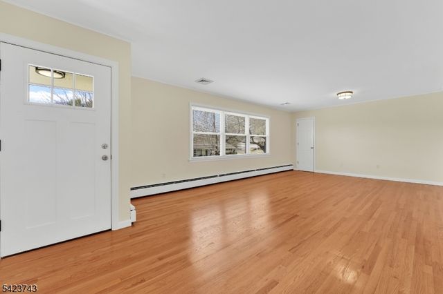 16 Lingert Ave, Clinton Town, NJ 08809