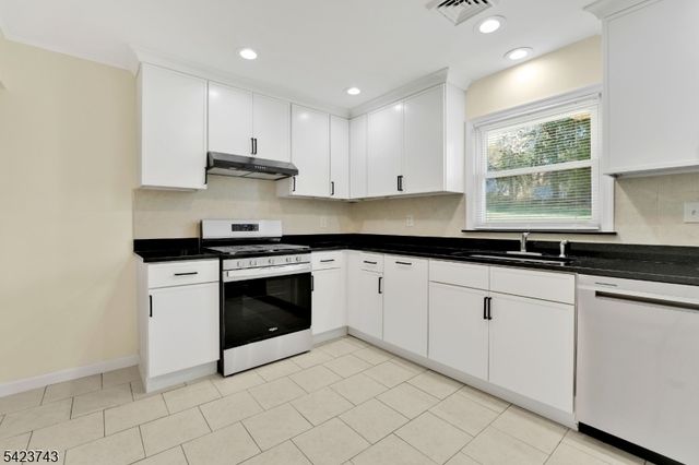 16 Lingert Ave, Clinton Town, NJ 08809