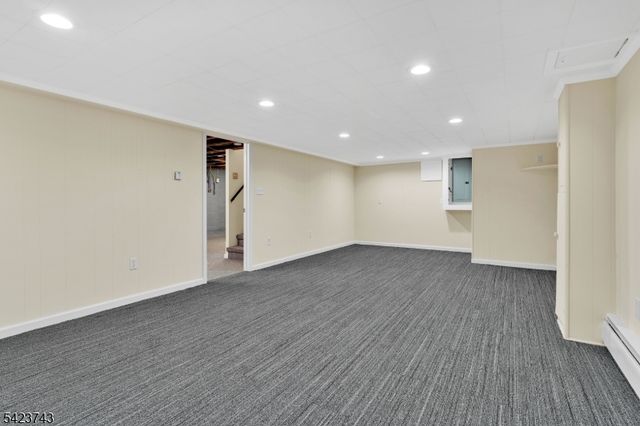 16 Lingert Ave, Clinton Town, NJ 08809