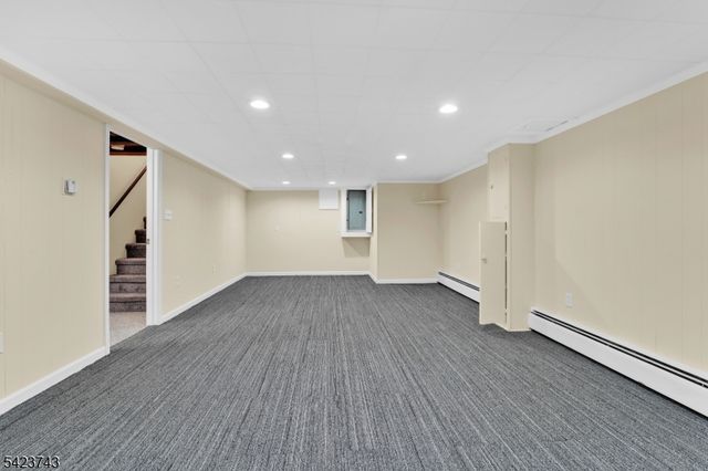 16 Lingert Ave, Clinton Town, NJ 08809