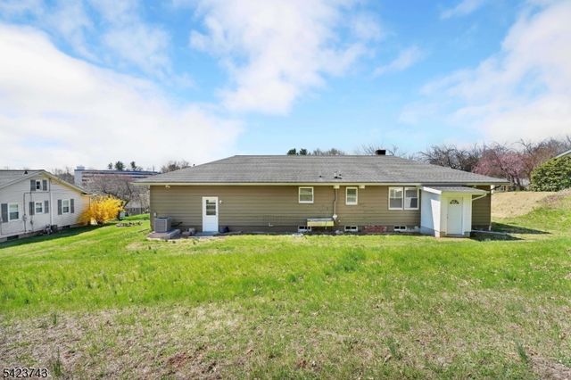 16 Lingert Ave, Clinton Town, NJ 08809