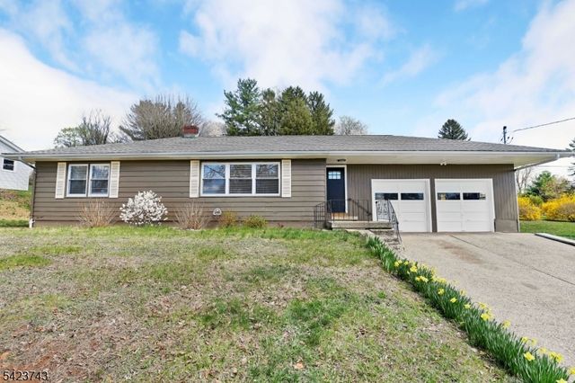 16 Lingert Ave, Clinton Town, NJ 08809