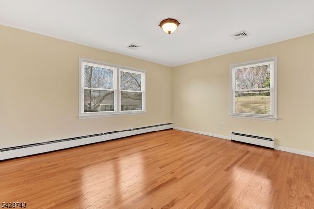 16 Lingert Ave, Clinton Town, NJ 08809