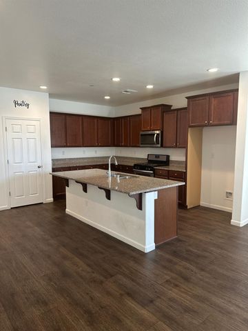 14167 Middleton Avenue, Kerman, CA 93630