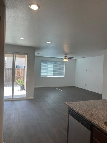 14167 Middleton Avenue, Kerman, CA 93630