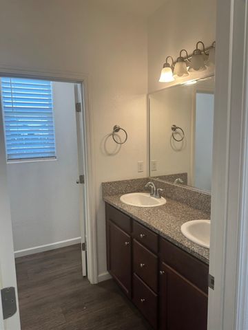 14167 Middleton Avenue, Kerman, CA 93630