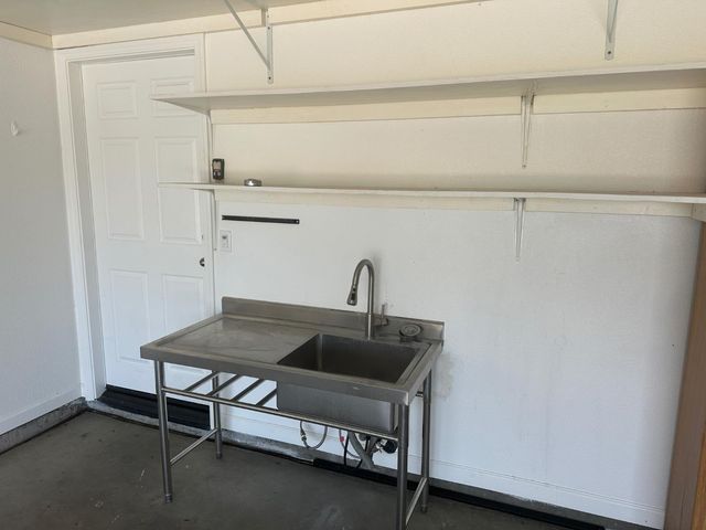 14167 Middleton Avenue, Kerman, CA 93630