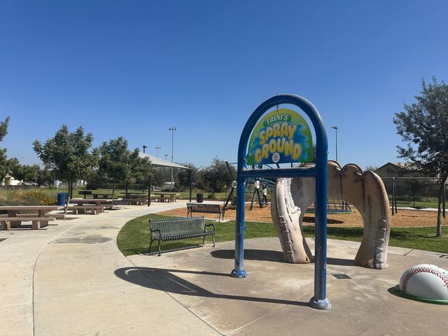 14167 Middleton Avenue, Kerman, CA 93630