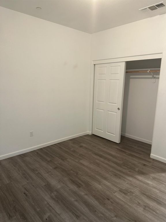 Image 19 of property listing at 14167 Middleton Avenue, Kerman, CA 93630