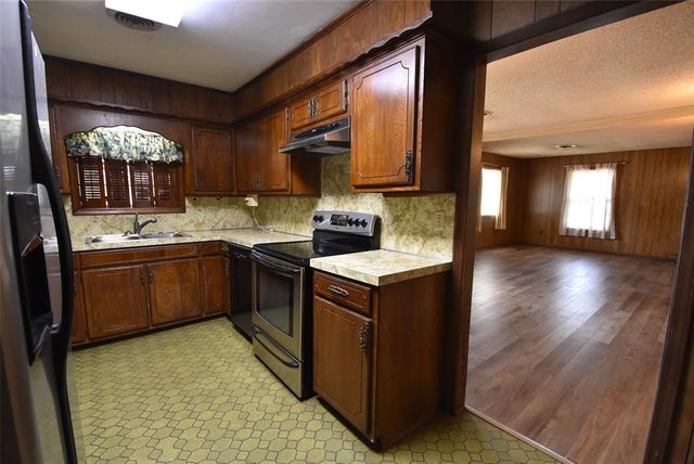 820 N University Street, Seminole, OK 74868
