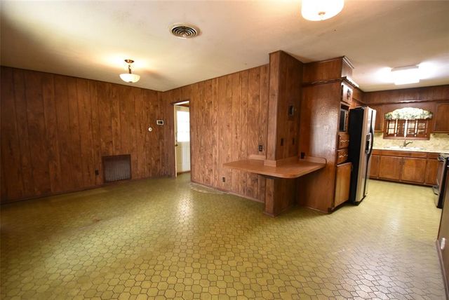 820 N University Street, Seminole, OK 74868